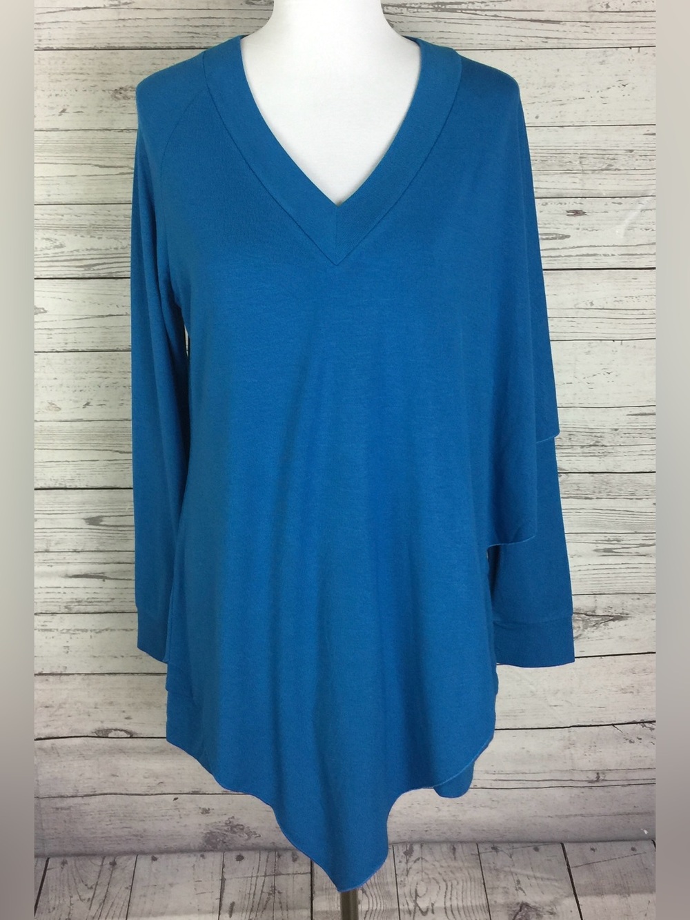 Soft Surroundings Women Blue V-Neck Madeline Tunic Top Asymmetric Hem Size M NWT